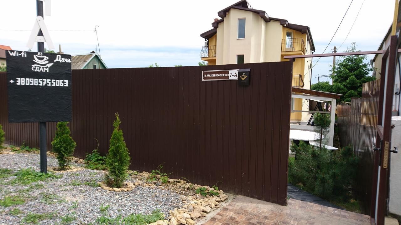 Guest House Dacha Karolino-Buhaz Buitenkant foto